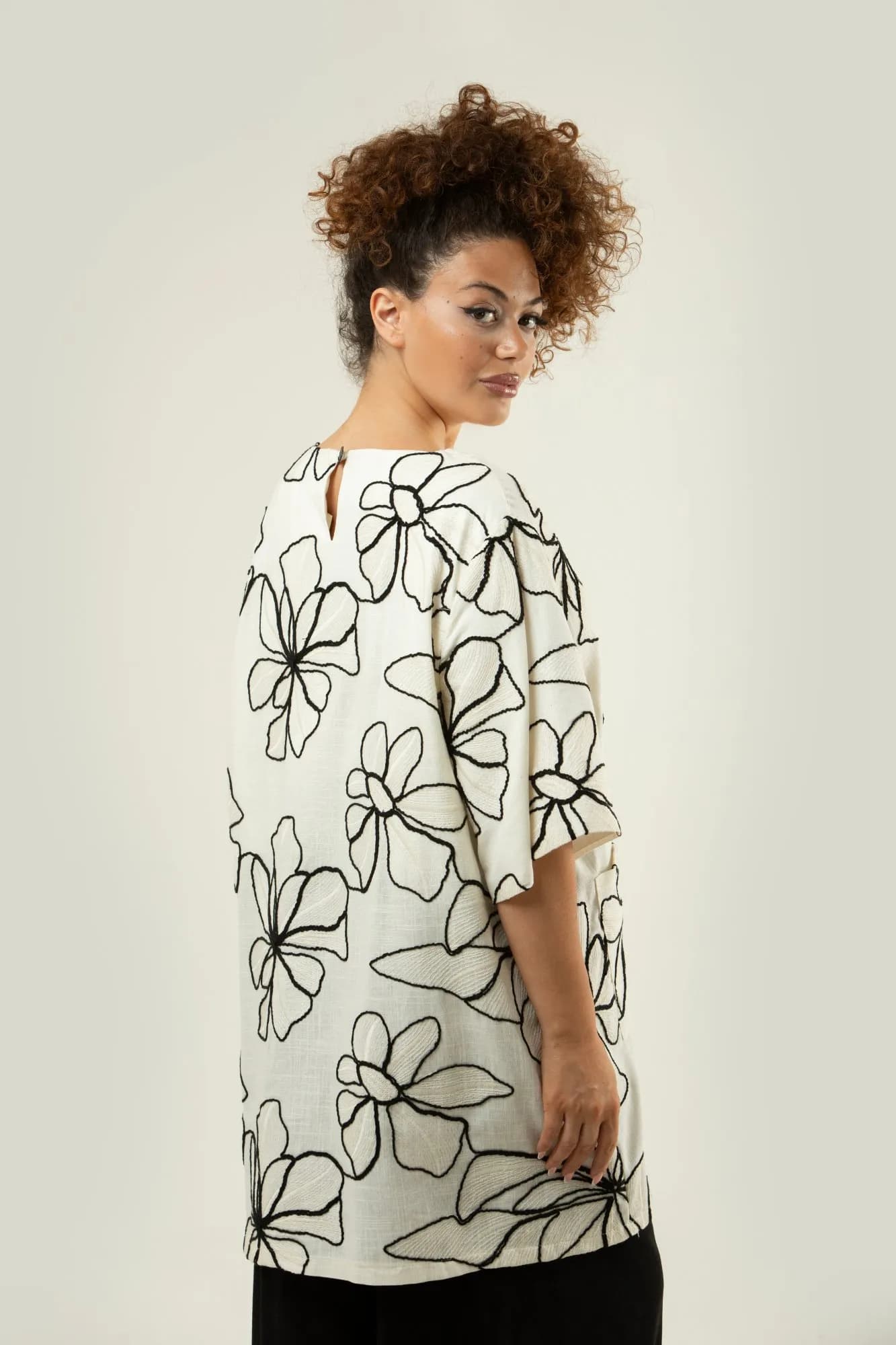 Floral Embroidered Linen-Blend Kimono Cardigan 4